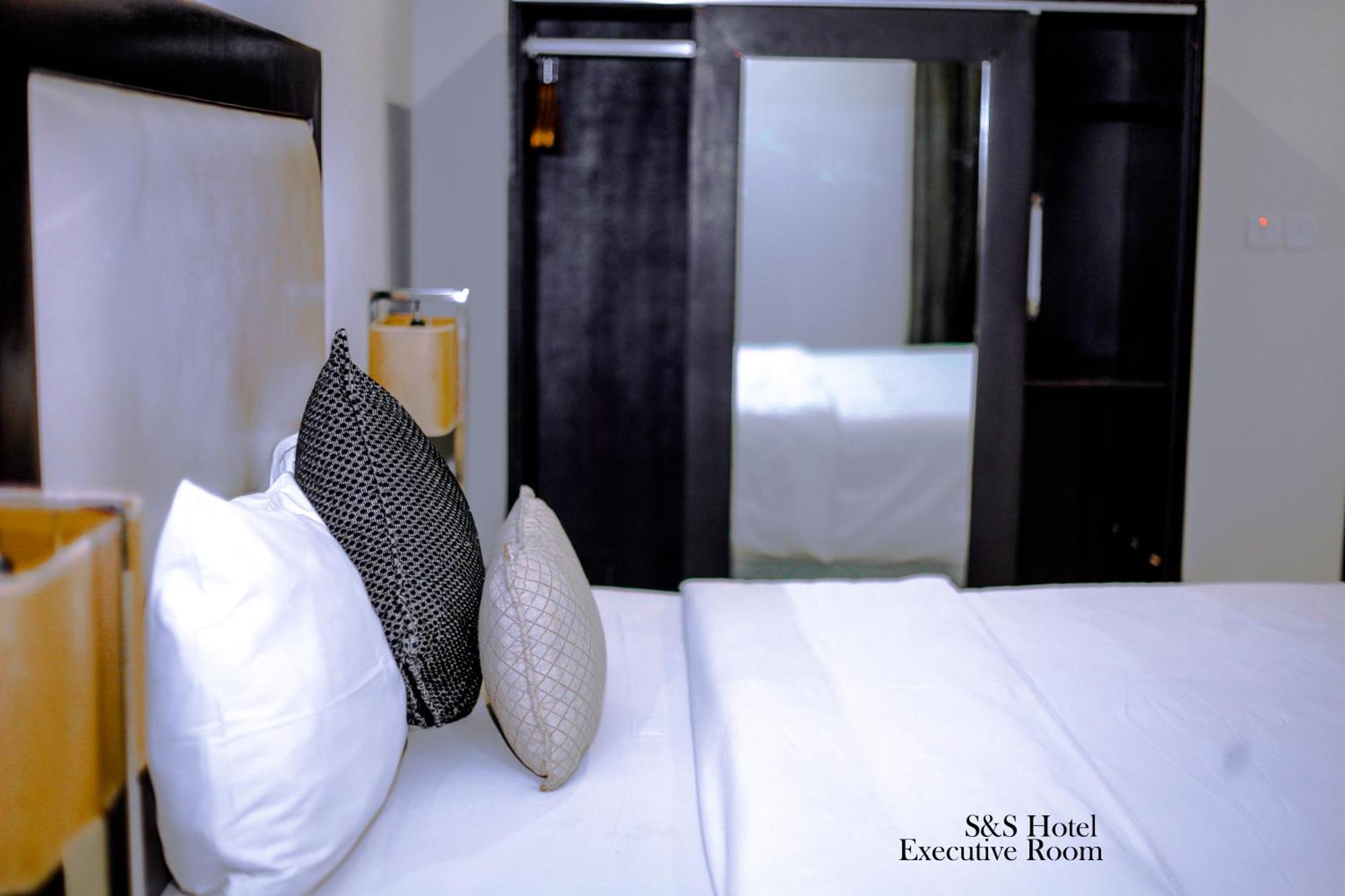 S & S Hotel & Suites Lagos Eksteriør bilde